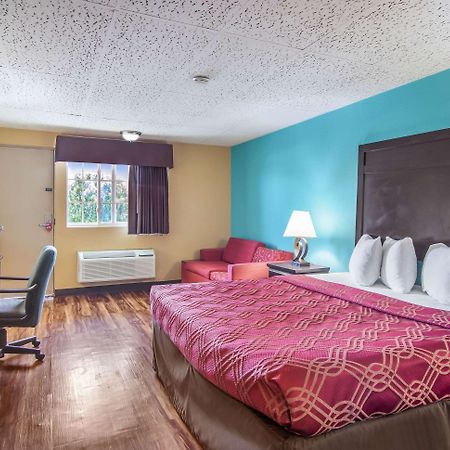 Econo Lodge Hotel Bradford Buitenkant foto