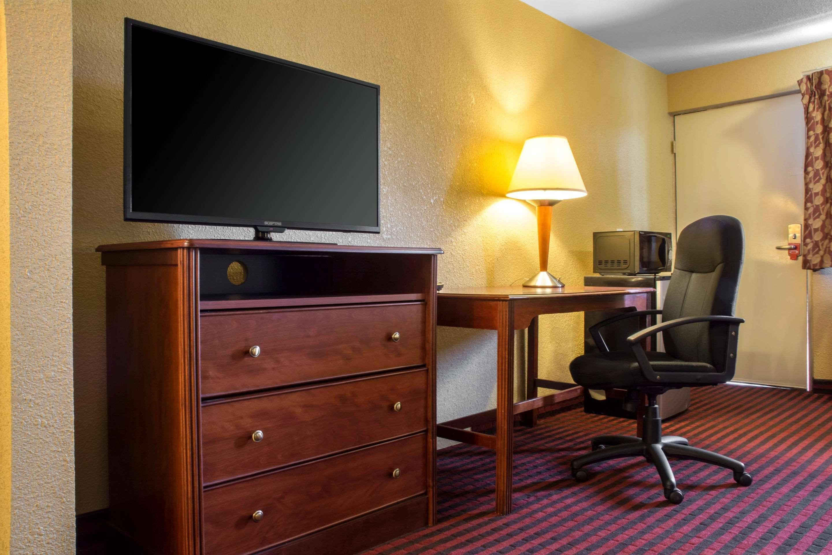 Econo Lodge Hotel Bradford Buitenkant foto