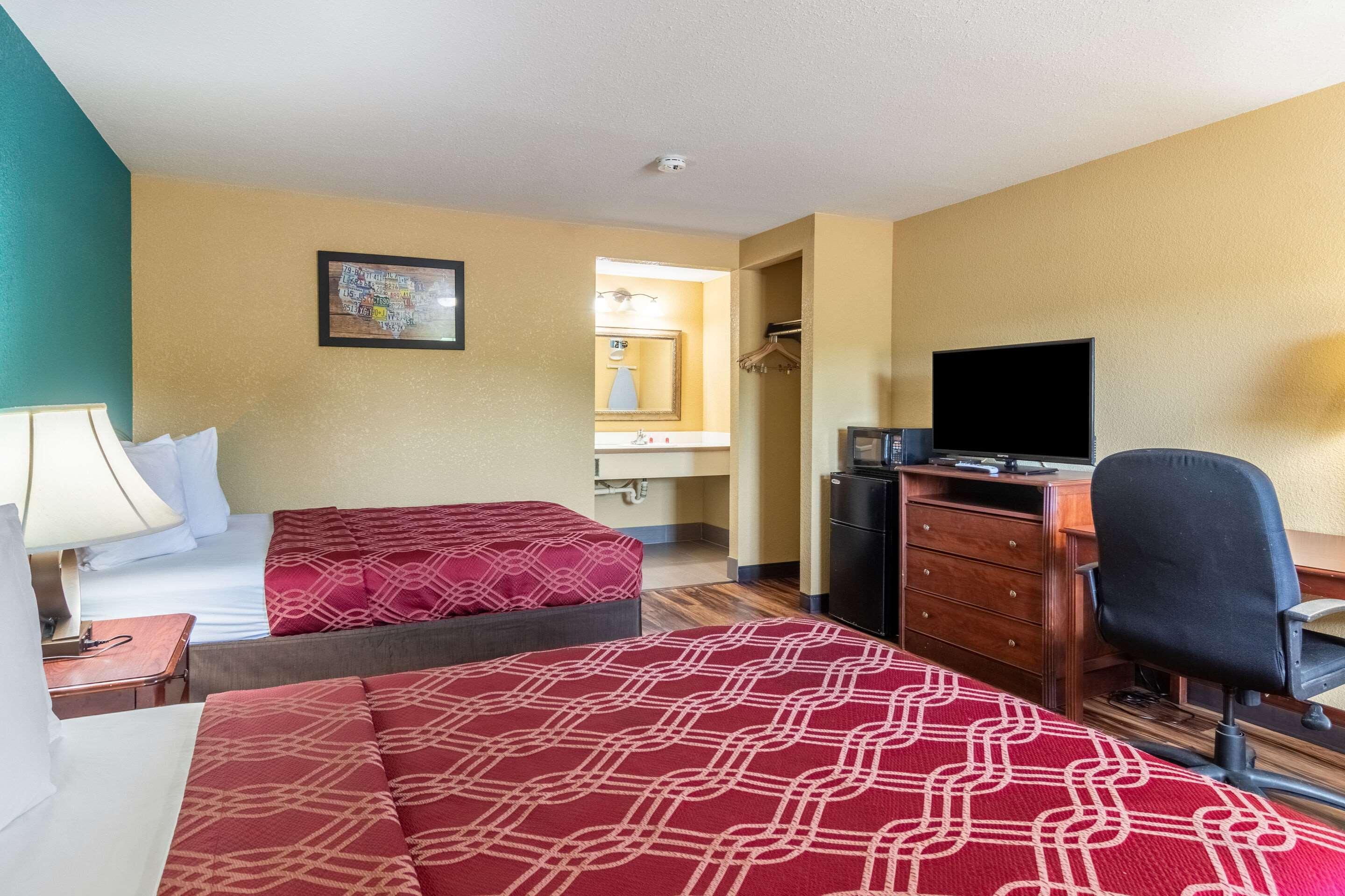 Econo Lodge Hotel Bradford Buitenkant foto