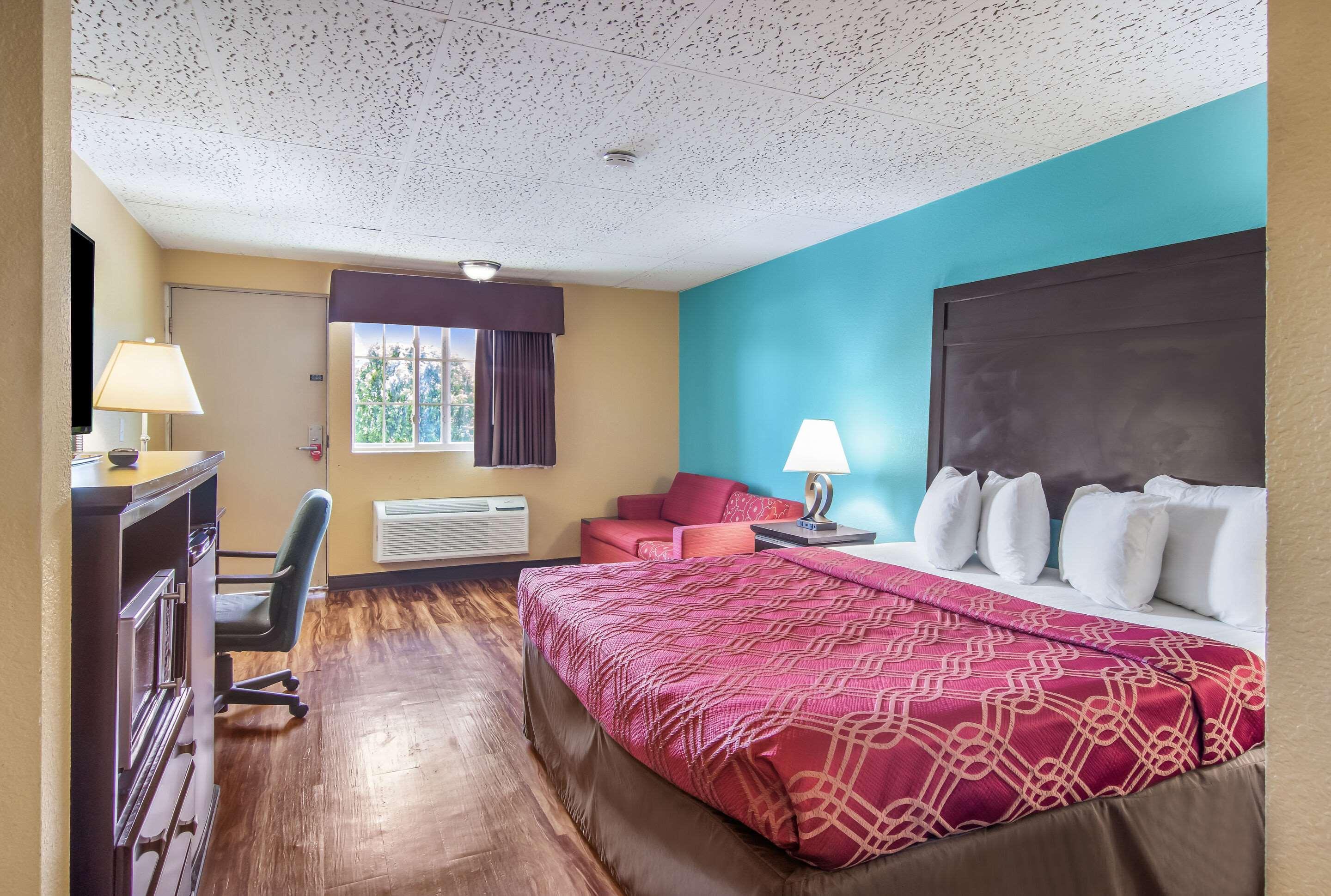 Econo Lodge Hotel Bradford Buitenkant foto