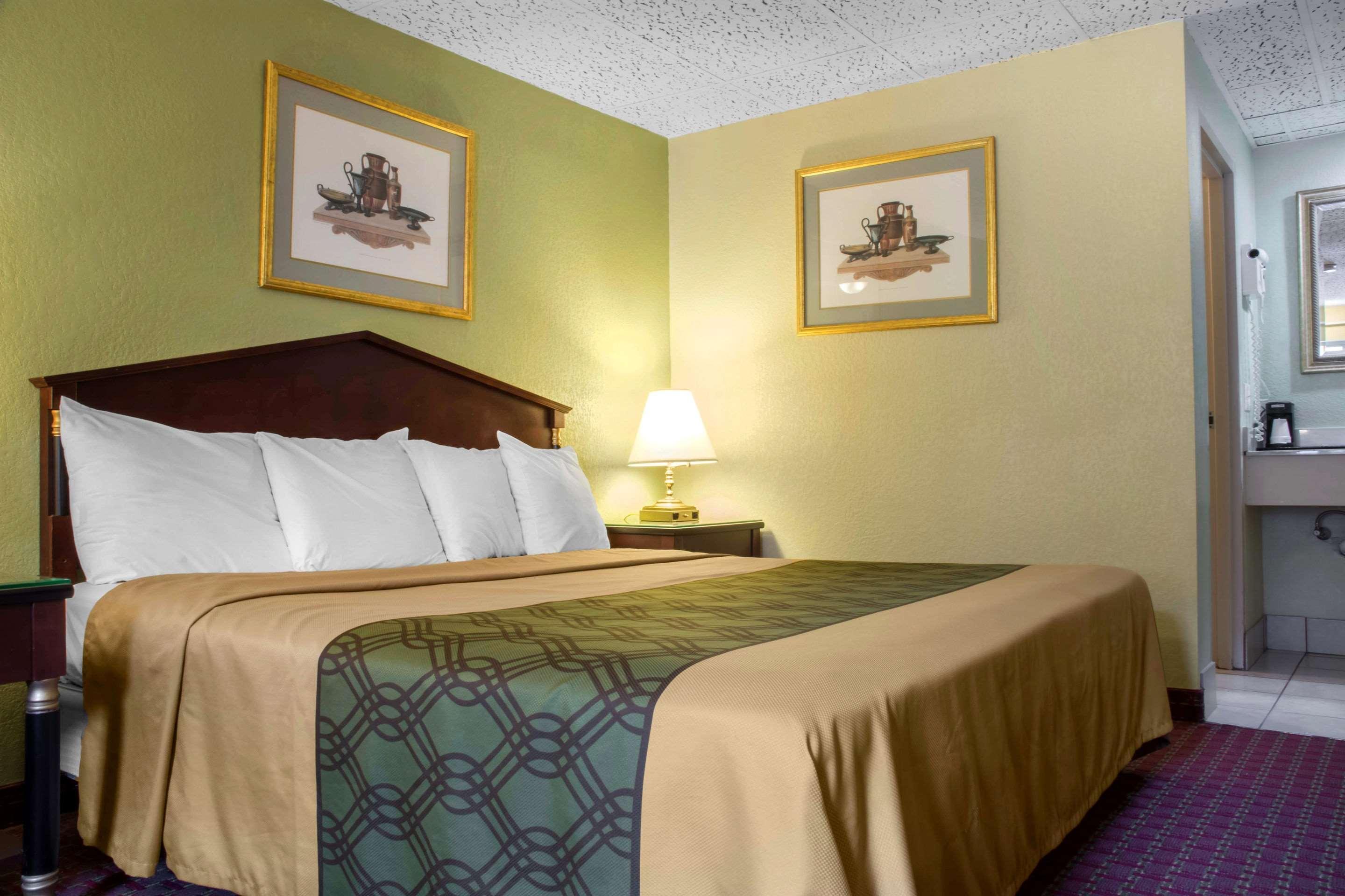 Econo Lodge Hotel Bradford Buitenkant foto