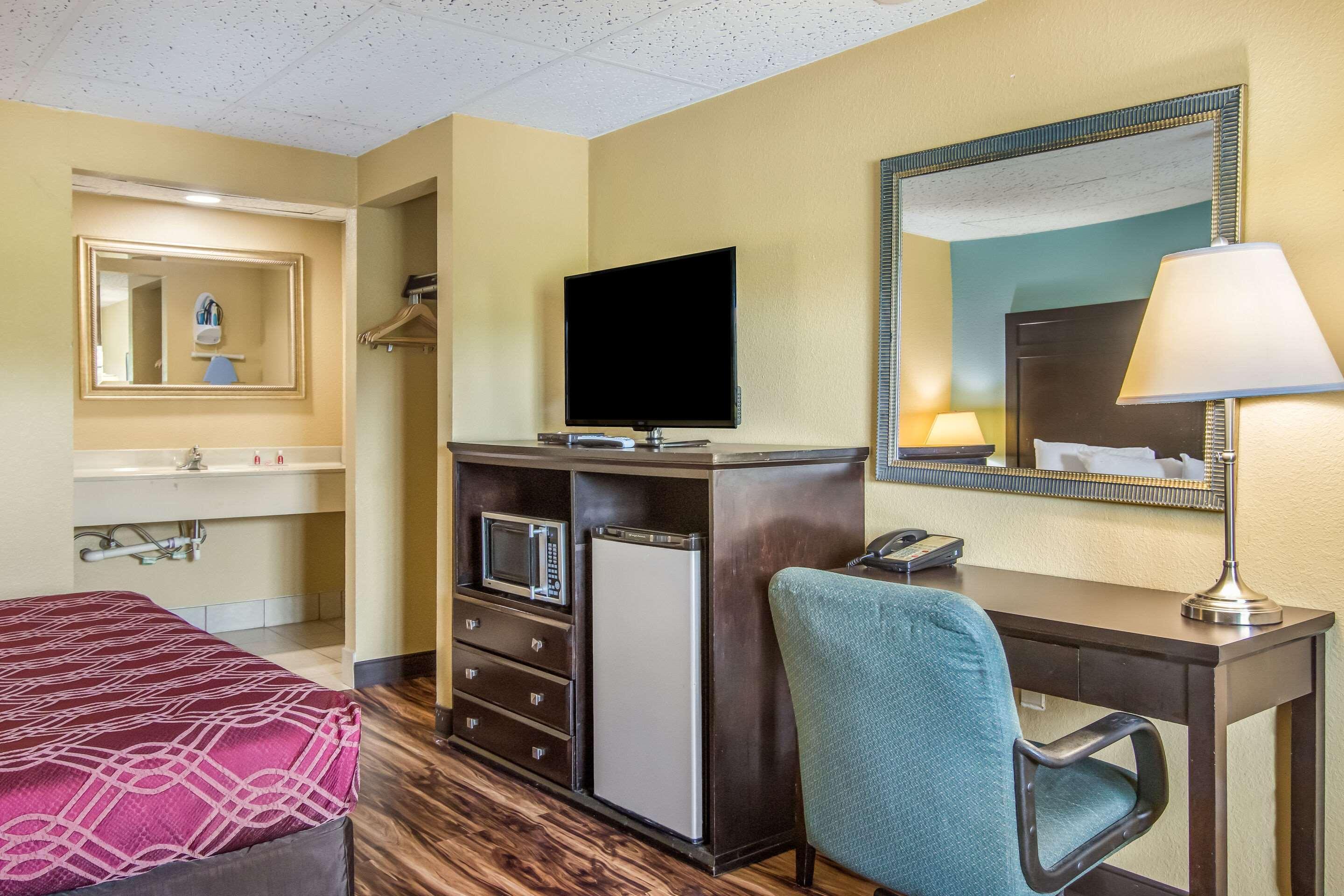 Econo Lodge Hotel Bradford Buitenkant foto