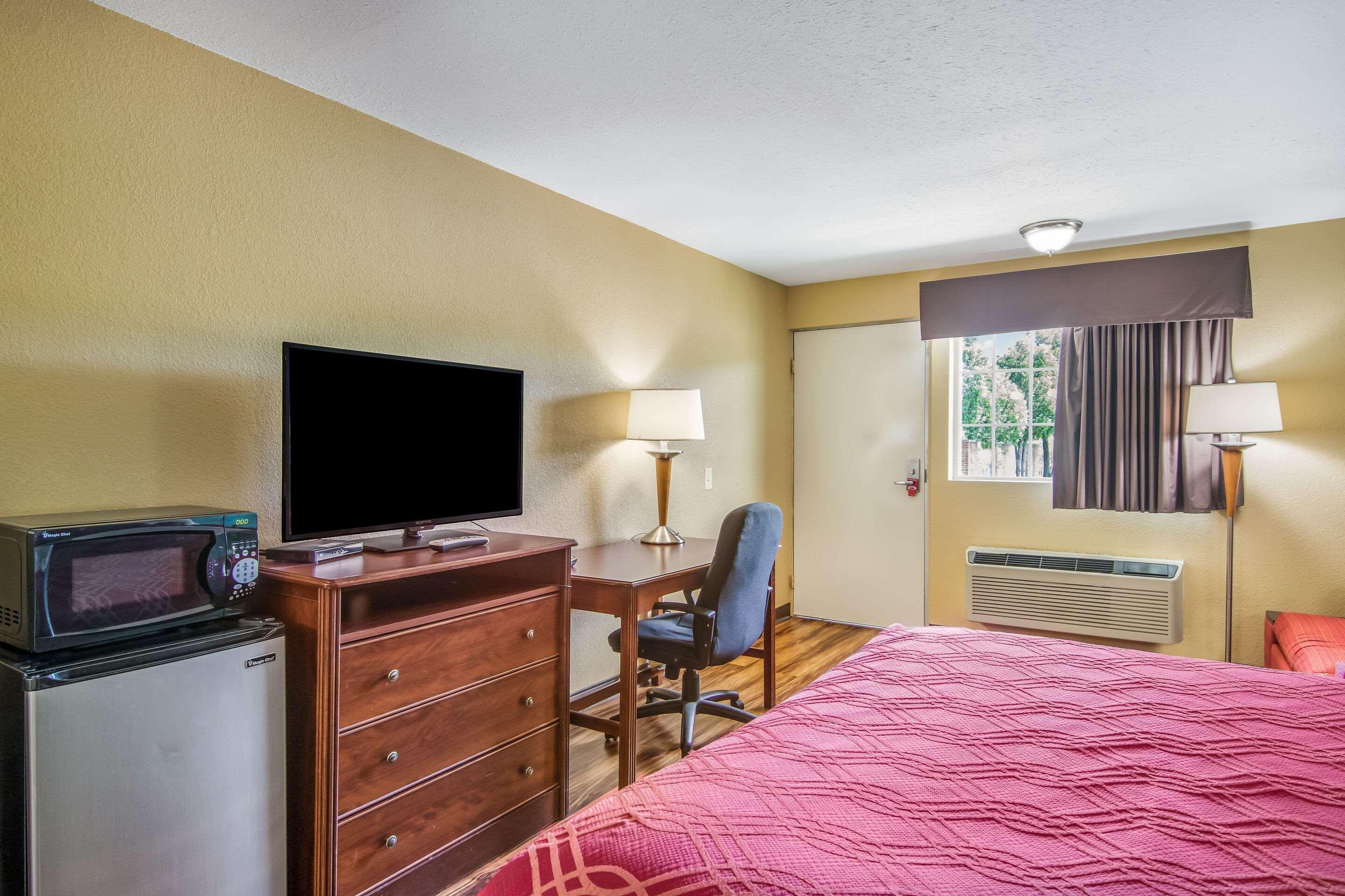 Econo Lodge Hotel Bradford Buitenkant foto