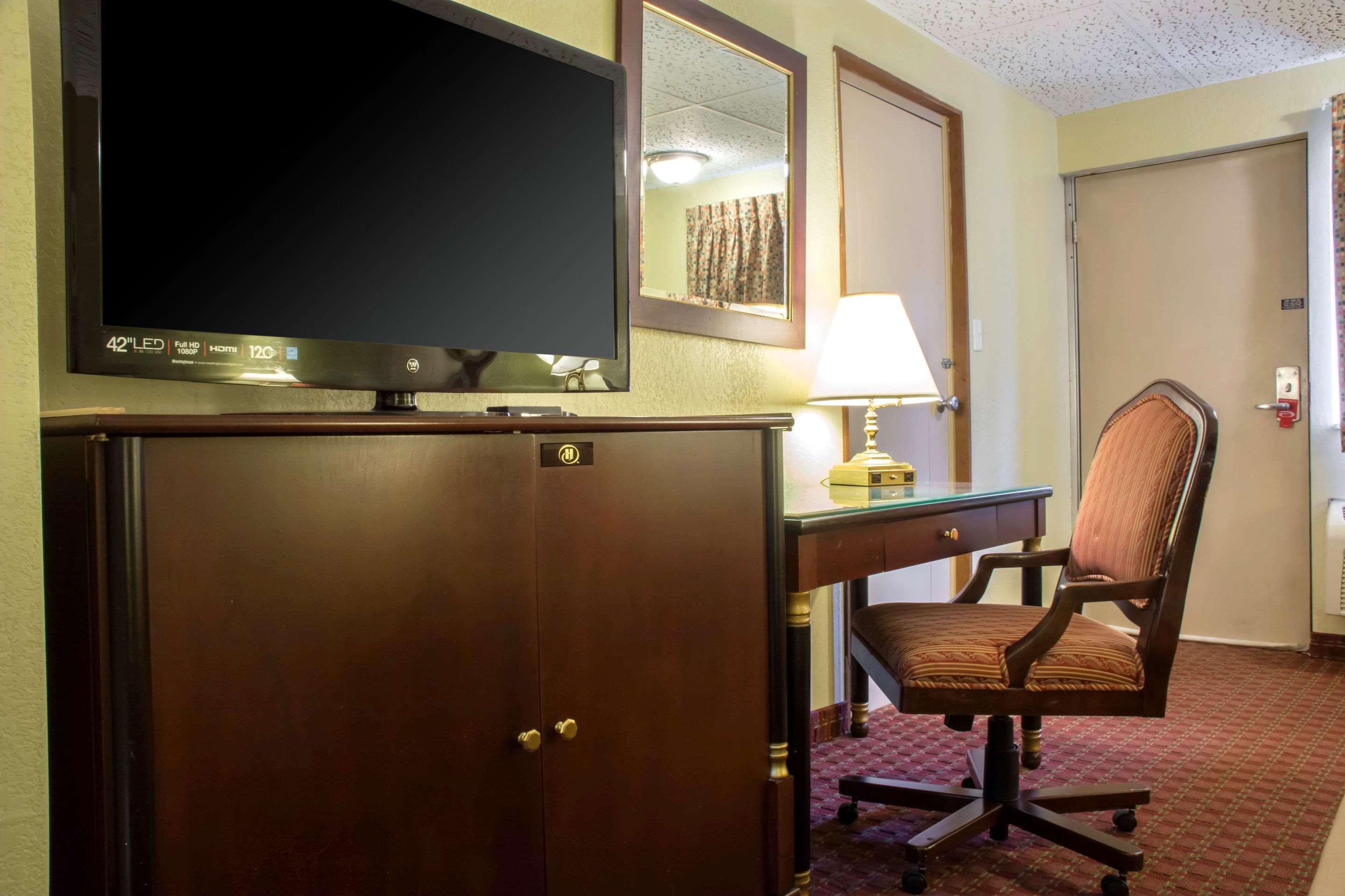 Econo Lodge Hotel Bradford Buitenkant foto