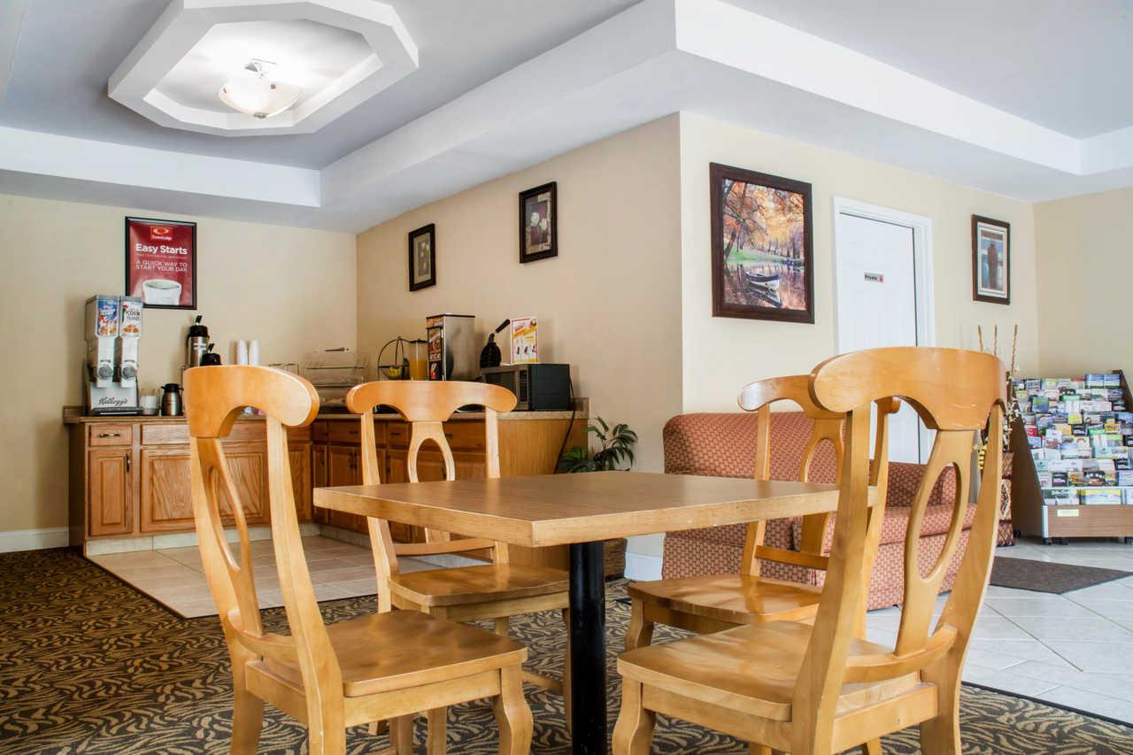 Econo Lodge Hotel Bradford Buitenkant foto