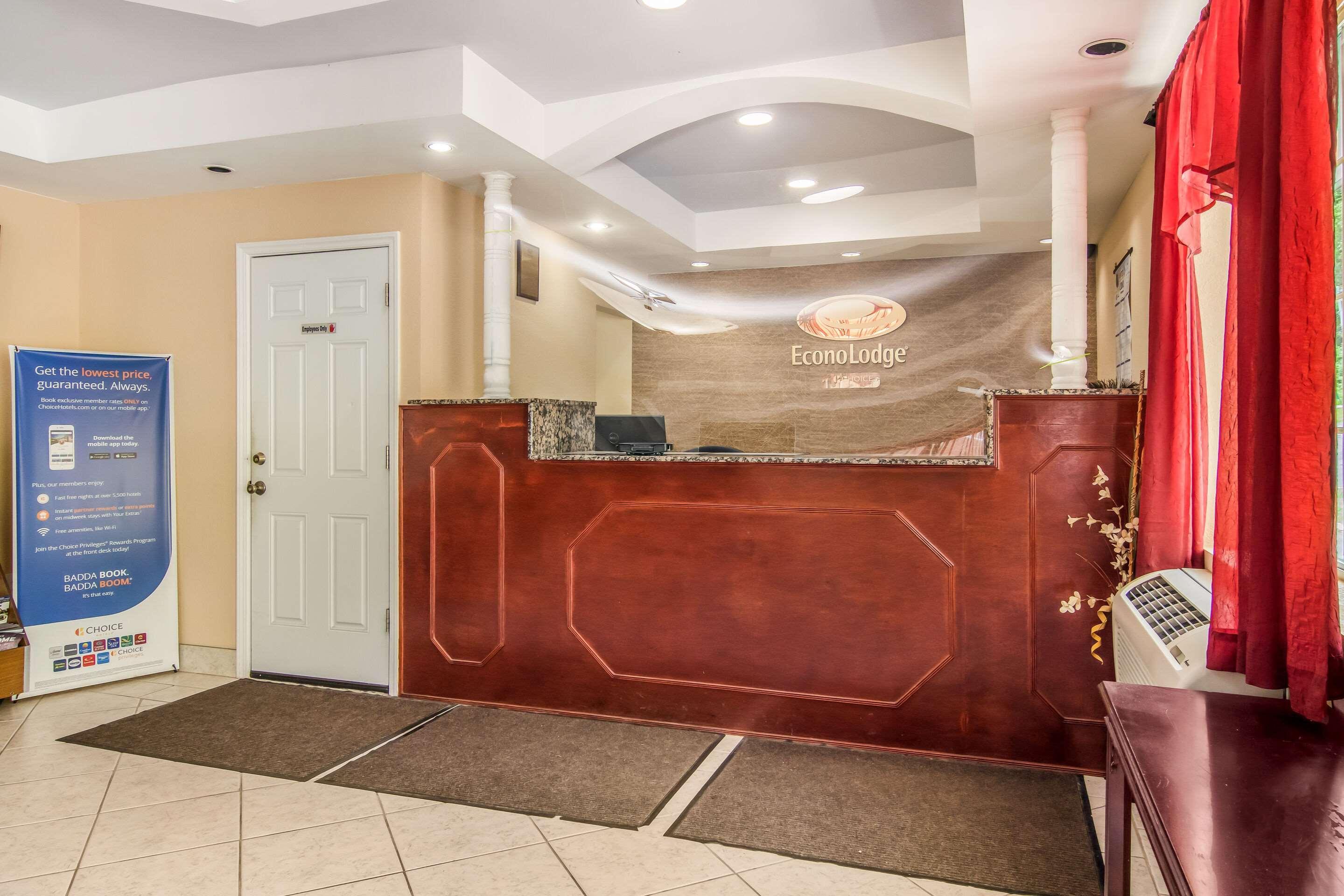 Econo Lodge Hotel Bradford Buitenkant foto