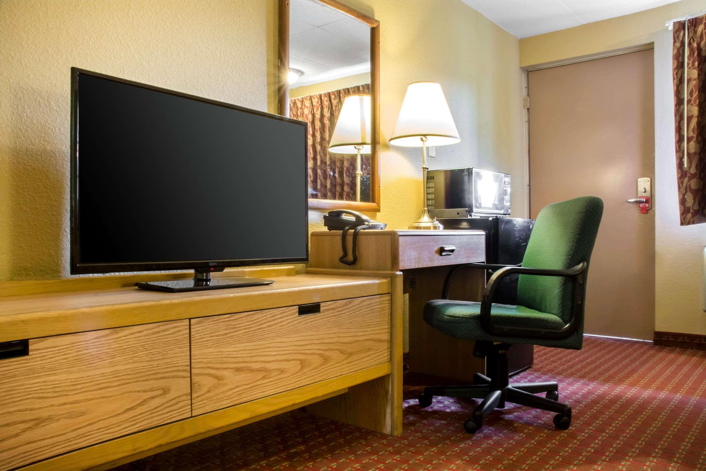 Econo Lodge Hotel Bradford Buitenkant foto