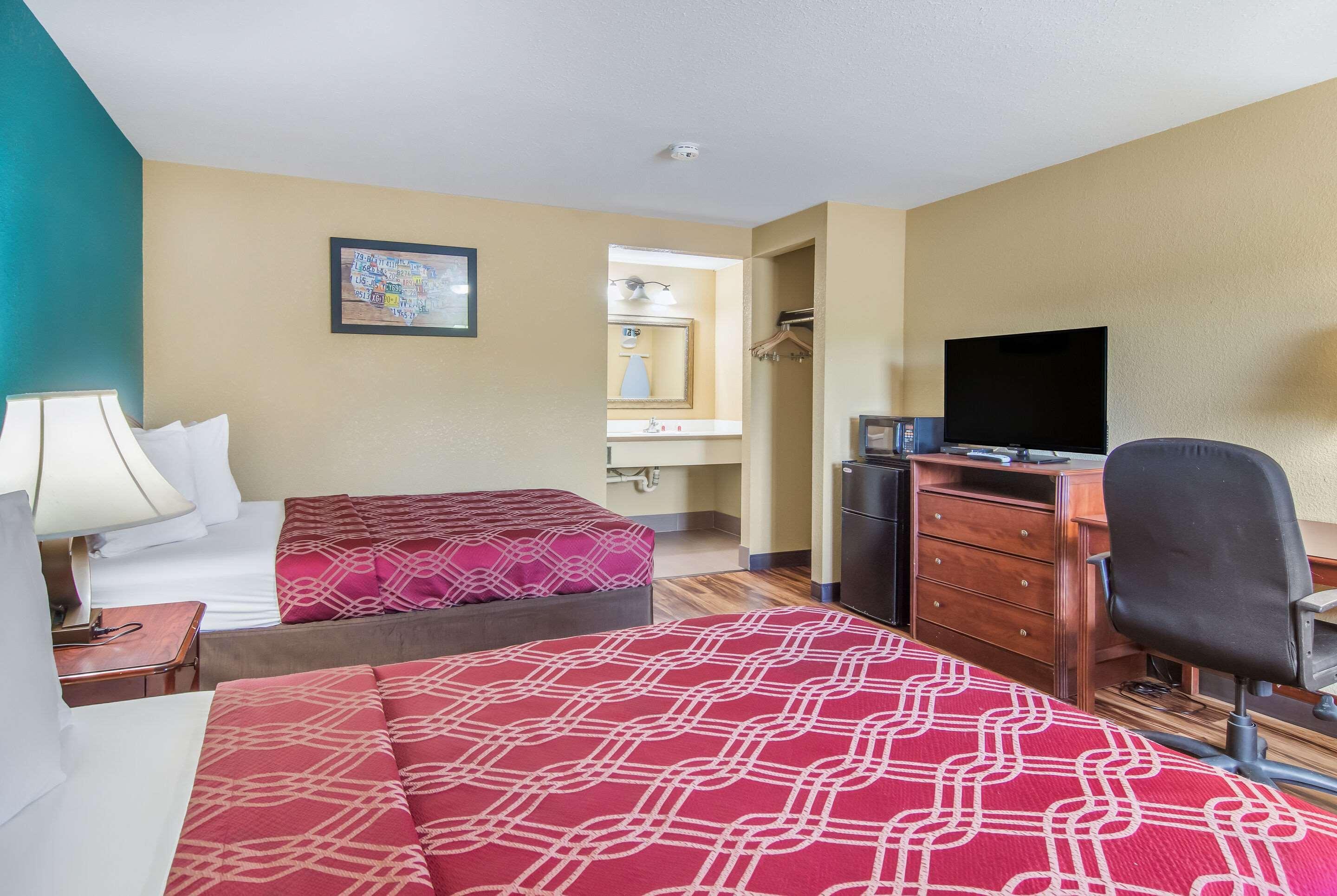 Econo Lodge Hotel Bradford Buitenkant foto