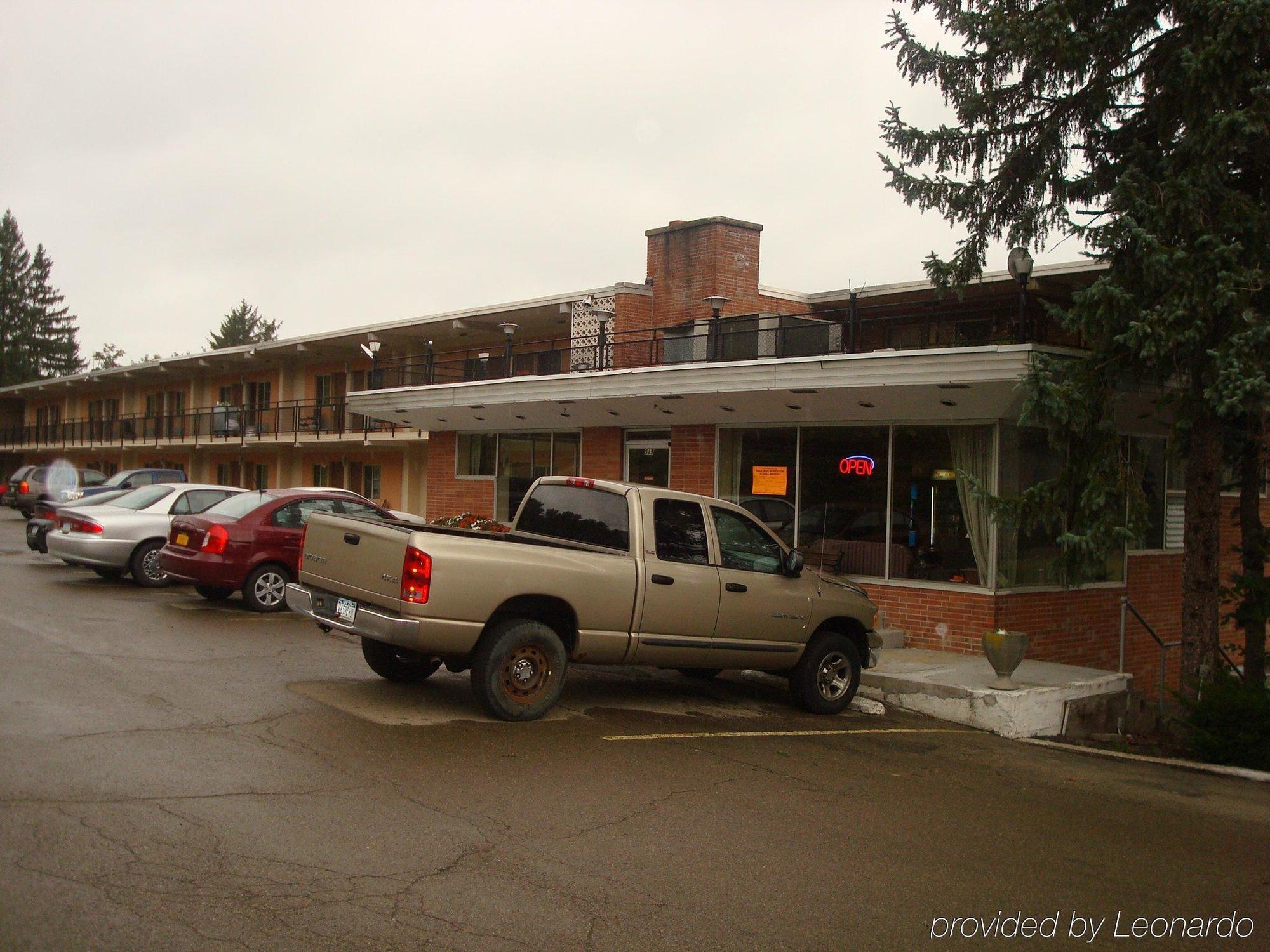 Econo Lodge Hotel Bradford Buitenkant foto